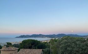 Charming Villa-Appartement With A View On The Sea Of 95 M2